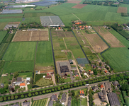 85595 Luchtfoto van het tuinbouwgebied in de polder Langerak te De Meern (gemeente Vleuten-De Meern), uit het zuiden. ...